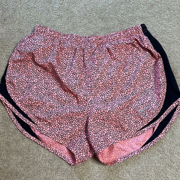 NIKE Dri Fit Pink Pebbled Pattern Running Shorts Size Medium Coral and Black - Picture 1 of 7